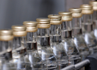 Названы регионы — лидеры по количеству изъятий нелегального алкоголя в начале года