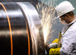 Названы сферы, сотрудники которых чаще других получали премию в начале года