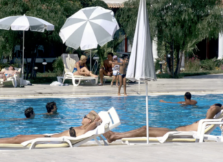 Около 30 тысяч туристов из России находятся сейчас на отдыхе в Турции