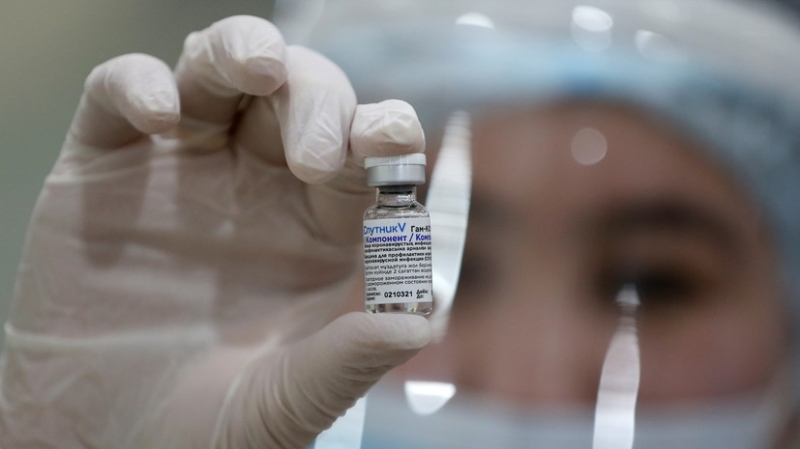 Первым компонентом &laquo;Спутника V&raquo; привили почти 430 тысяч российских военных