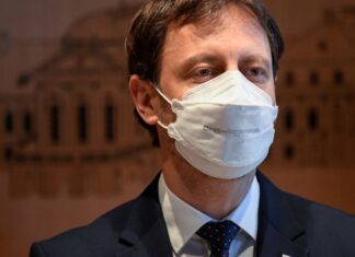 Премьер Словакии объявил о высылке трёх российских дипломатов