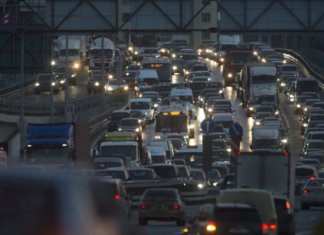 Пробки в Москве достигли 10 баллов