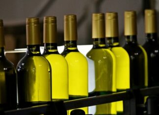 Роспотребнадзор изъял 33 тонны некачественного алкоголя в 2020 году