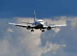 Совладелец Внукова прокомментировал ситуацию с ценами на авиабилеты