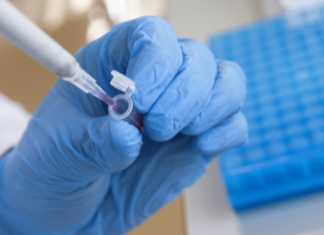 В Греции за сутки выявили 1400 новых случаев коронавируса