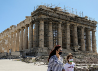 В Греции за сутки выявили более 3200 новых случаев коронавируса