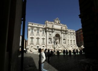 В Италии за сутки умерли более 700 человек из-за COVID-19