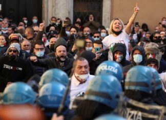 В Риме во время беспорядков пострадал полицейский