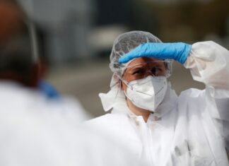 В Роспотребнадзоре не прогнозируют окончания пандемии COVID-19 в 2021 году