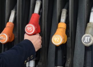 «Ъ»: в России готовят правовую базу для временного запрета вывоза бензина