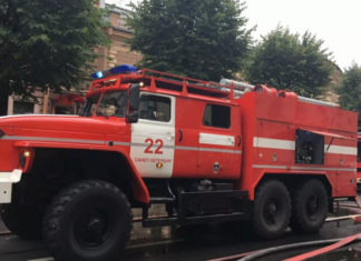 В жилом доме в Петербурге произошёл пожар на трёх этажах