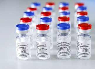 Власти Москвы и бизнес объявили о запуске акции для вакцинировавшихся пожилых людей