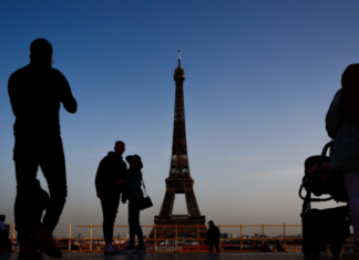 Во Франции за сутки выявили почти 67 тысяч случаев коронавируса