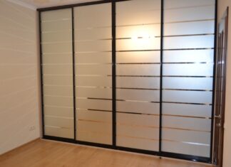 Преимущества встроенного шкафа