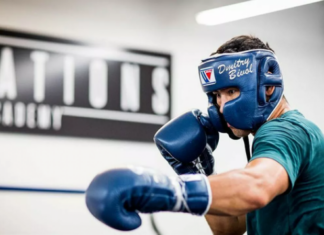 Бивол победил Ричардса и защитил титул чемпиона WBA