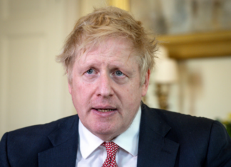 Джонсон не исключил, что в Британии отменят социальное дистанцирование