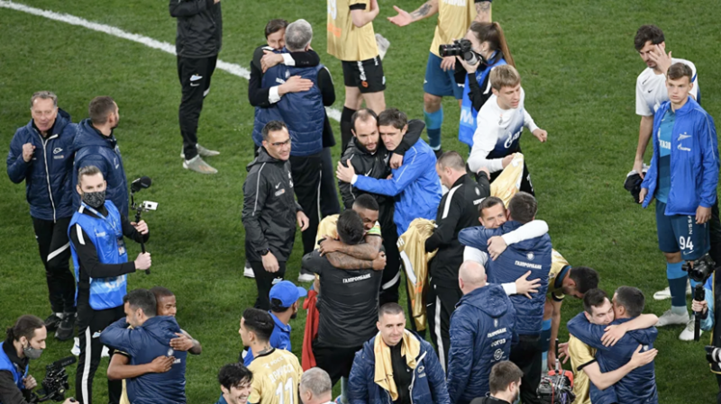 Футболистам «Зенита» вручили золотые медали за победу в РПЛ