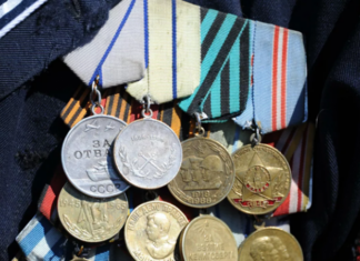 Хор ветеранов исполнил песню Булата Окуджавы «Нам нужна одна победа»