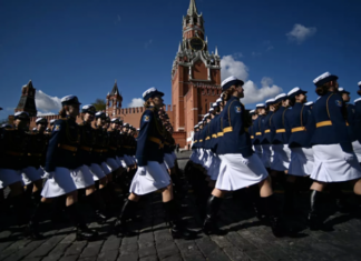 Исполняющая обязанности зампосла Британии посетит парад 9 мая в Москве