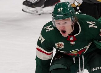 Капризов впервые подрался в НХЛ и разбил нос хоккеисту «Вегаса»