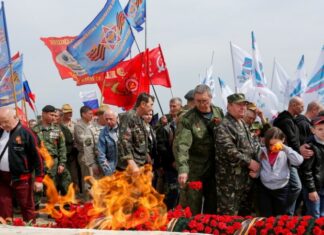 Портрет деда Зеленского пронесли на акции «Бессмертный полк» в Донецке