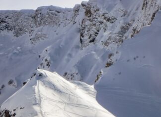 Пострадавших от схода лавины в Бурятии эвакуировали в Иркутск