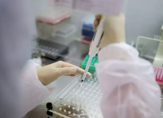 В России за сутки выявили 7975 новых случаев коронавируса