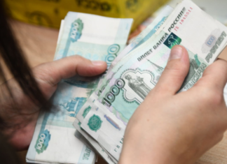 Выплаты по 10 тысяч рублей на школьников должны провести до 17 августа