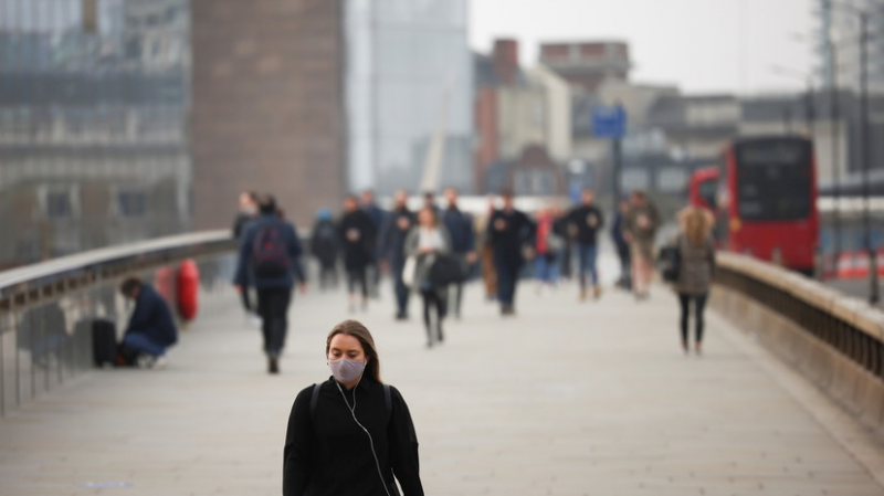 За сутки в Британии выявили почти 2 тысячи случаев коронавируса