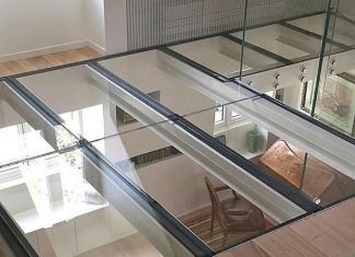 Плюсы стеклянных полов