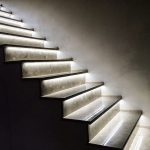 Лестница из кварцевого алгомерата: преимущества