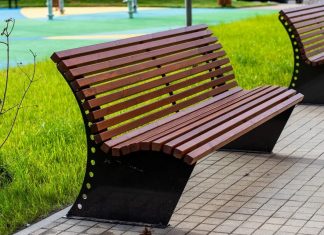 Скамейки садовые: разнообразие стилей