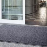 Почему нужна чистка грязезащитных ковров