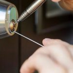 Куда обратиться если заклинило замок