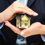 Помощь в сделках с недвижимостью: юрист или риэлтор?