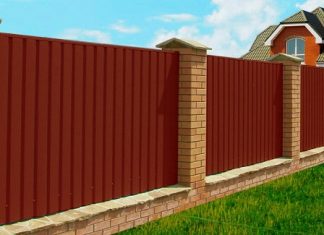 Забор из профнастила и его достоинства