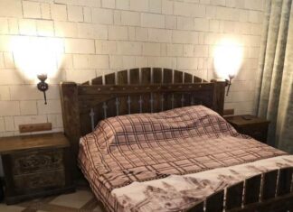 Покупка кроватей под старину: какие особенности