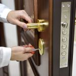 Как просто заменить замок в двери, советы мастера