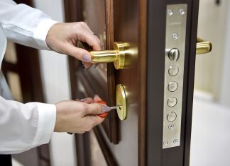 Как просто заменить замок в двери, советы мастера