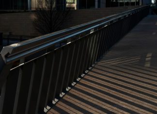 Улучшите свою собственность с помощью металлического штакетника