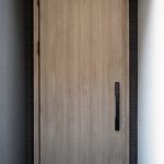 Изучение загадочной элегантности: скрытые внутренние двери в интерьере