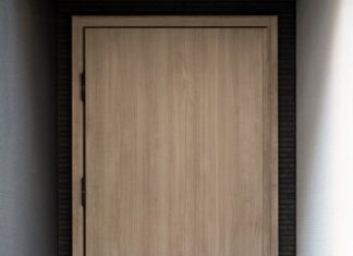 Изучение загадочной элегантности: скрытые внутренние двери в интерьере