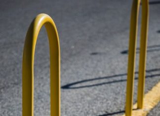 Преобразование дорог с помощью пластиковых дорожных барьеров