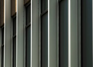 Что такое металлические сэндвич панели?