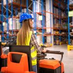 Складской штабелер: основные особенности