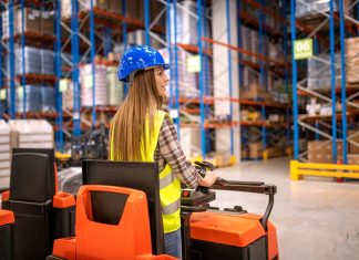 Складской штабелер: основные особенности