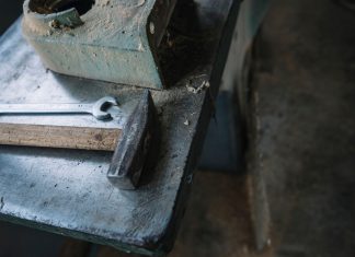 Верстаки слесарные металлические: какие особенности