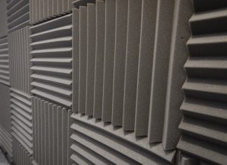 Применение захватов для бетонных плит на стройплощадке