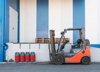 Вилочные погрузчики: незаменимые помощники в мире логистики