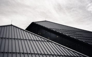 С8 или МП-20: что лучше для кровли гаража или навеса?